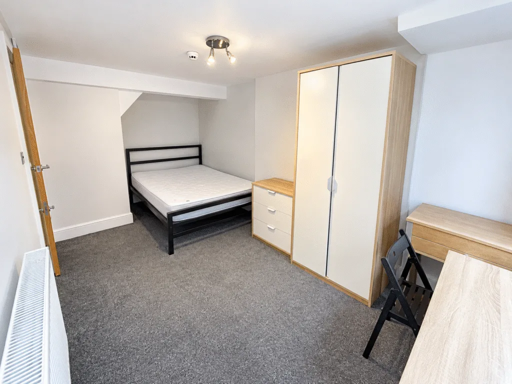 6 bedroom terraced house for rent