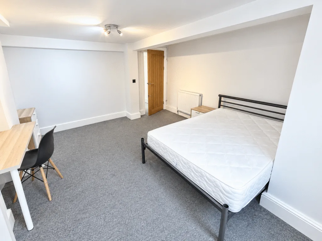 6 bedroom terraced house for rent