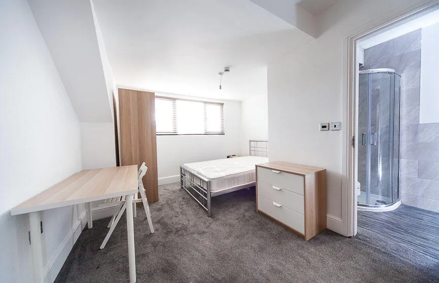 6 bedroom terraced house for rent