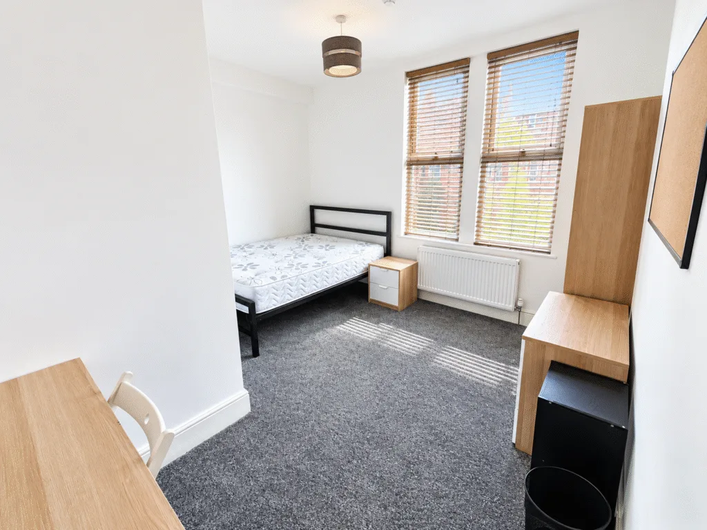 6 bedroom terraced house for rent