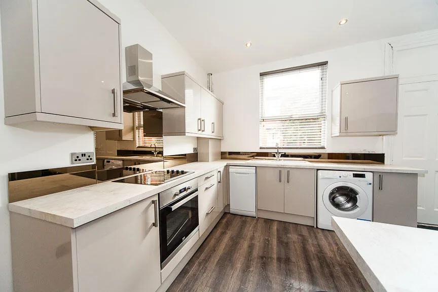 6 bedroom terraced house for rent