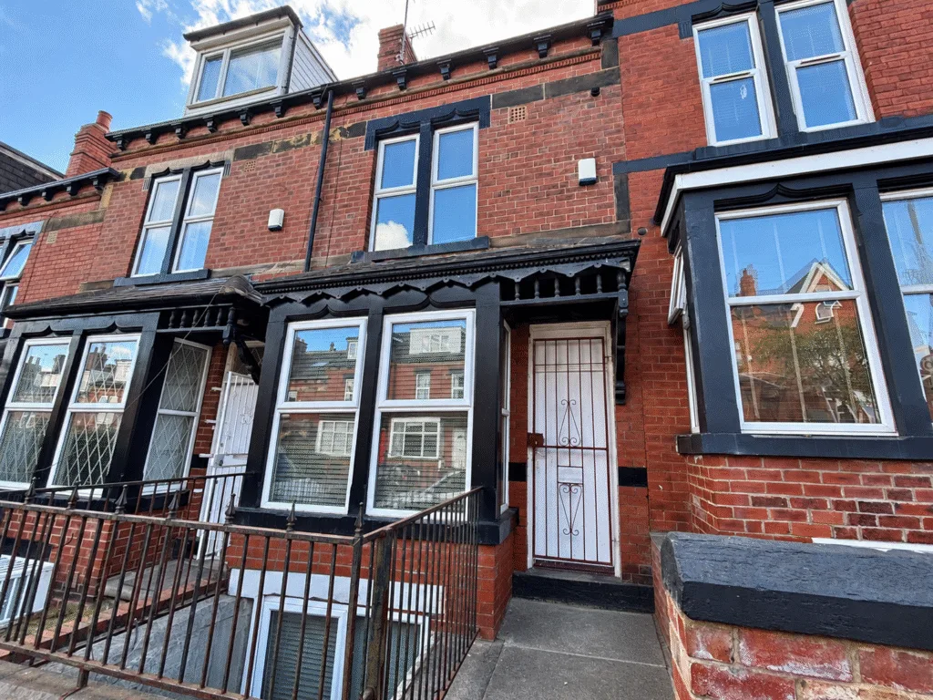 6 bedroom terraced house for rent