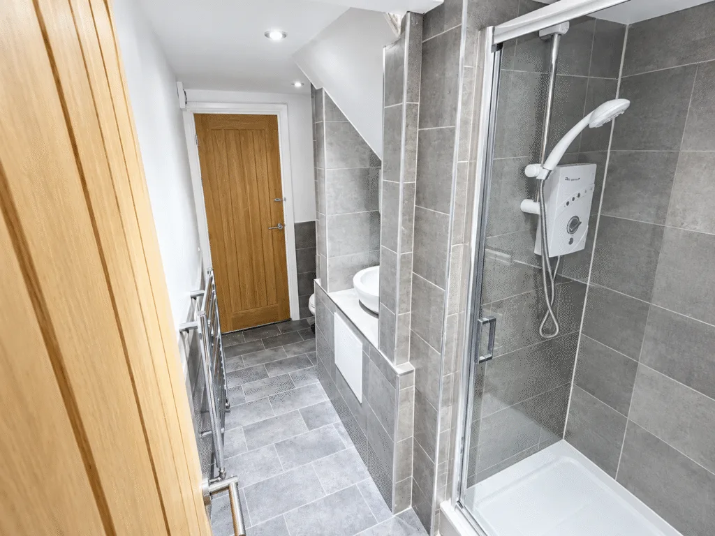 6 bedroom terraced house for rent
