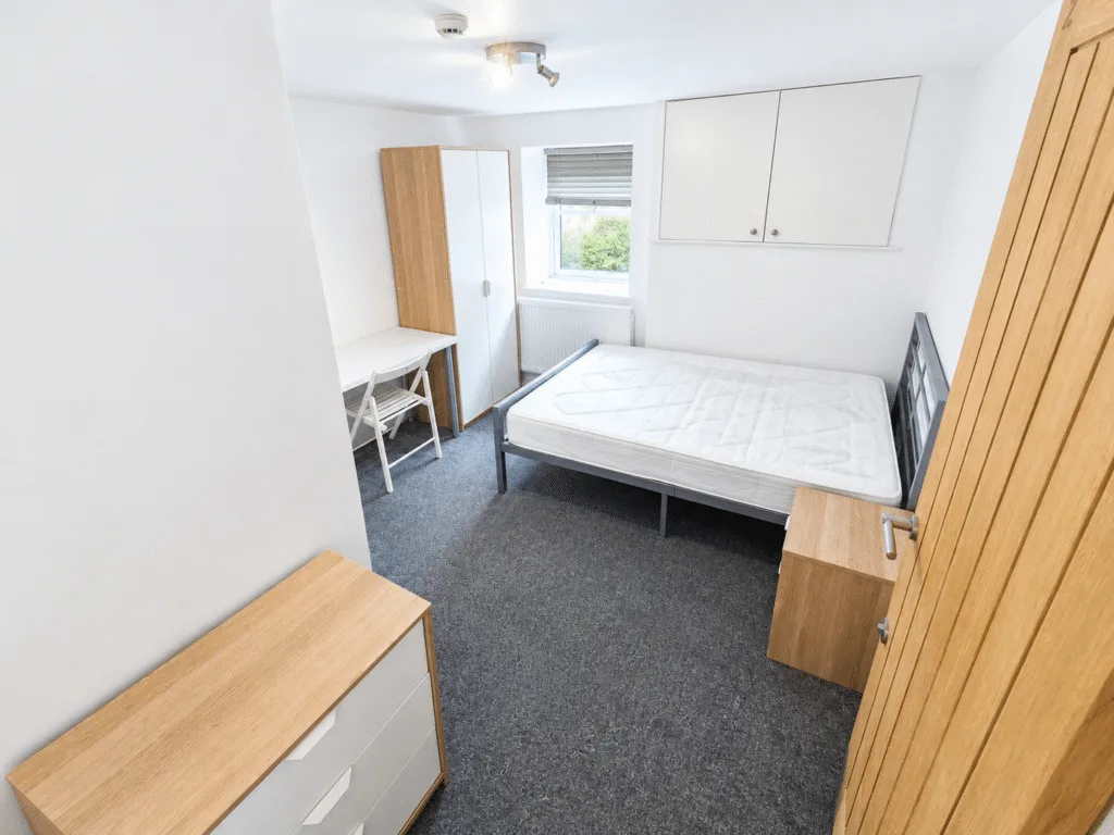 6 bedroom terraced house for rent