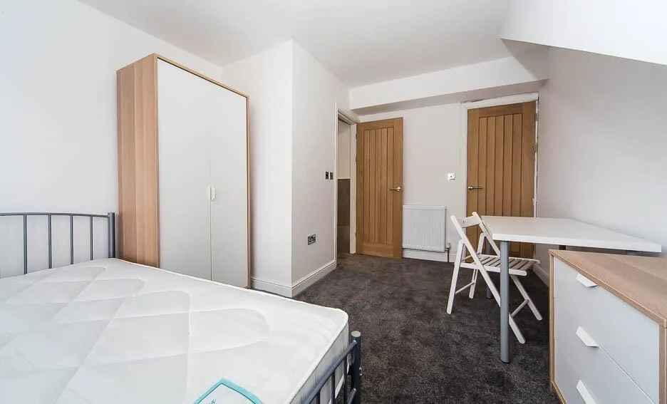 6 bedroom terraced house for rent