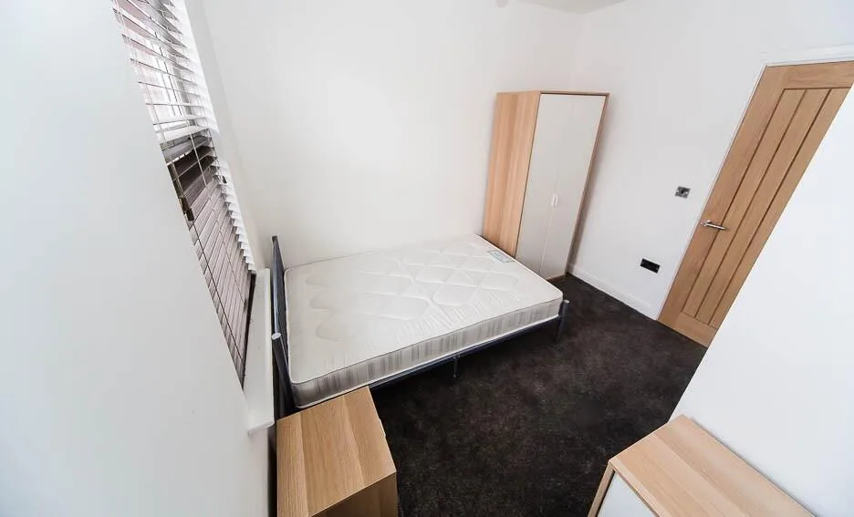 6 bedroom terraced house for rent