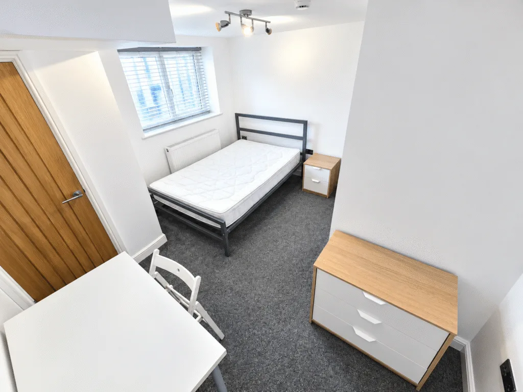 6 bedroom terraced house for rent