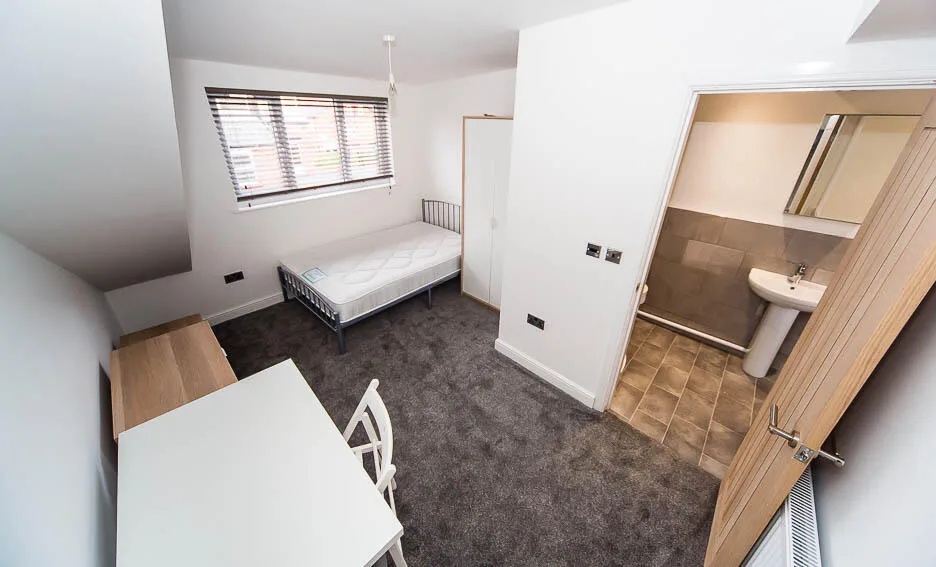 6 bedroom terraced house for rent