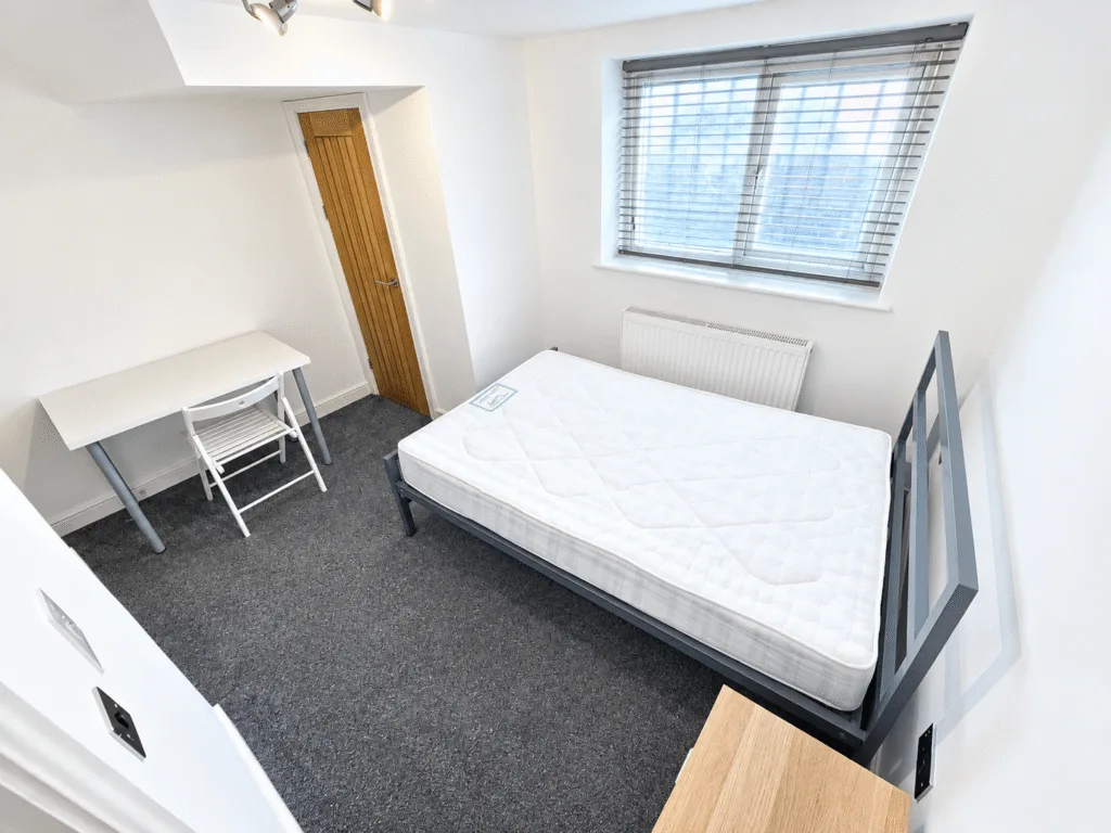 6 bedroom terraced house for rent