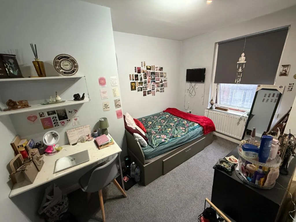 6 bedroom terraced house for rent