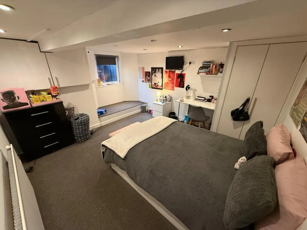 6 bedroom terraced house for rent