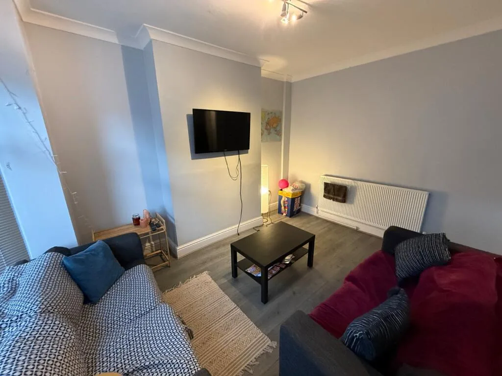 6 bedroom terraced house for rent