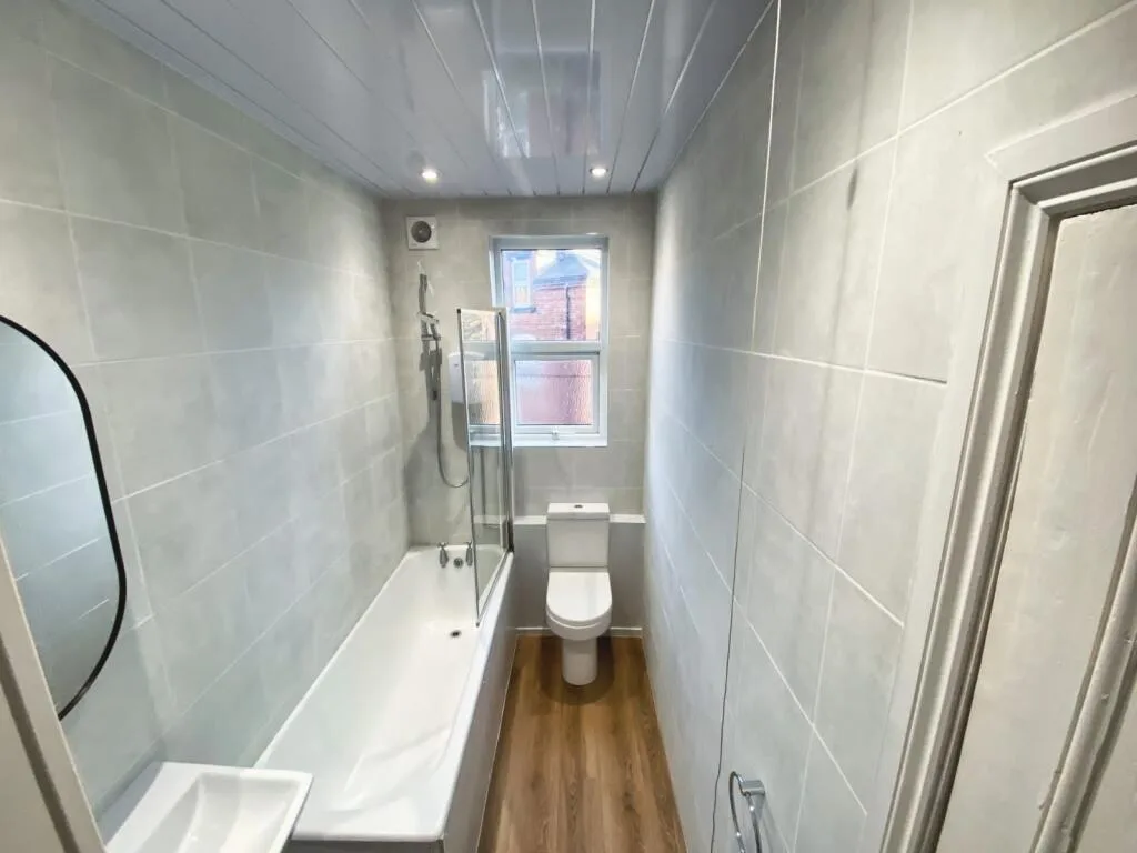 6 bedroom semi-detached house for rent
