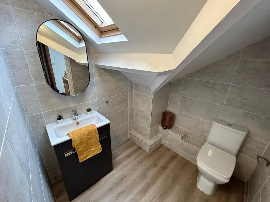 6 bedroom semi-detached house for rent