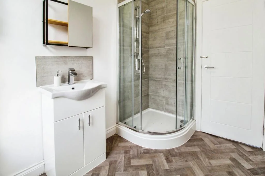 6 bedroom semi-detached house for rent