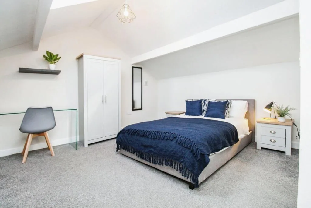 6 bedroom semi-detached house for rent
