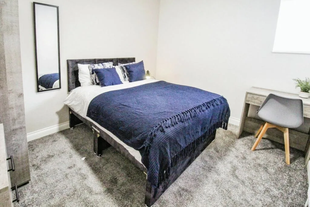 6 bedroom semi-detached house for rent