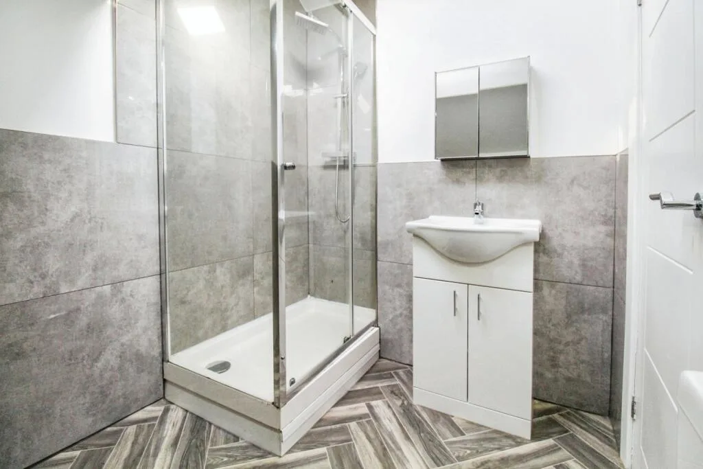 6 bedroom semi-detached house for rent