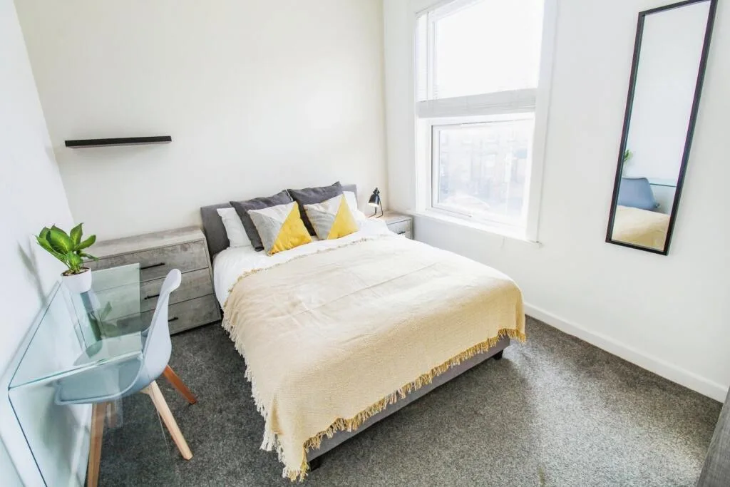 6 bedroom semi-detached house for rent