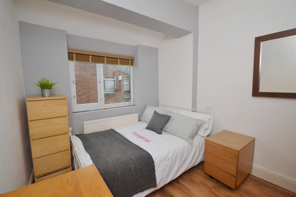 5 bedroom terraced house for rent