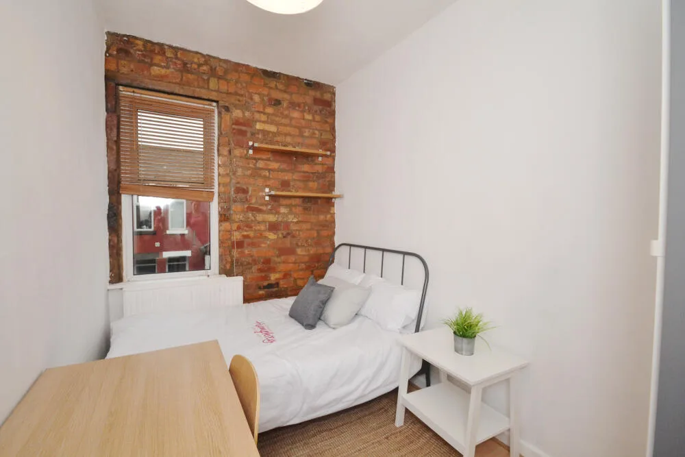 5 bedroom terraced house for rent