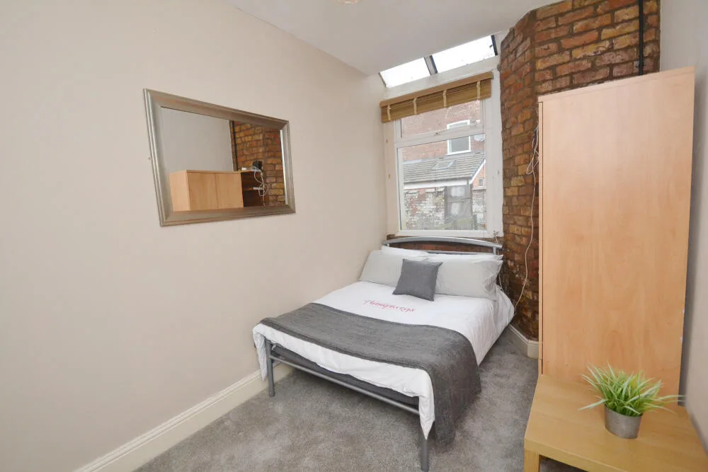 5 bedroom terraced house for rent