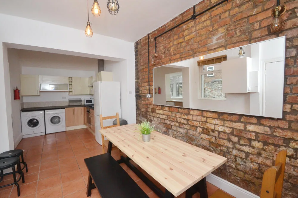 5 bedroom terraced house for rent