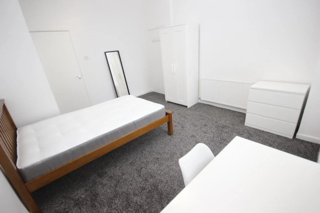 4 bedroom flat for rent
