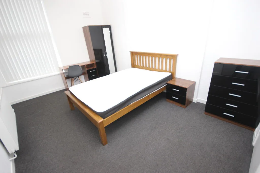 4 bedroom flat for rent