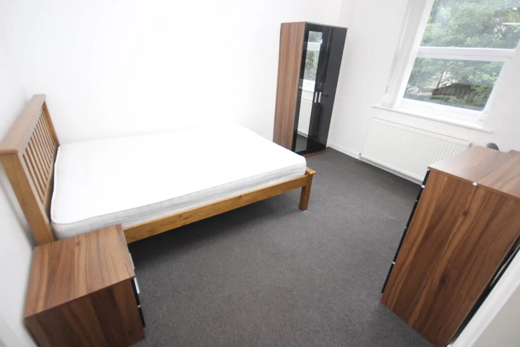 4 bedroom flat for rent