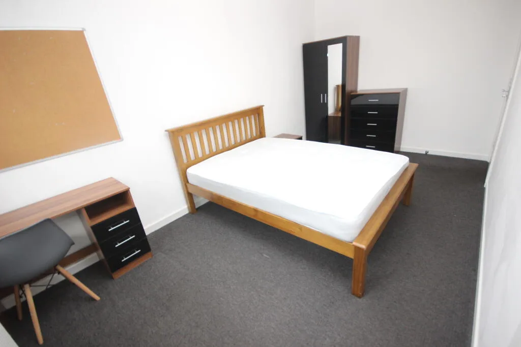 4 bedroom flat for rent