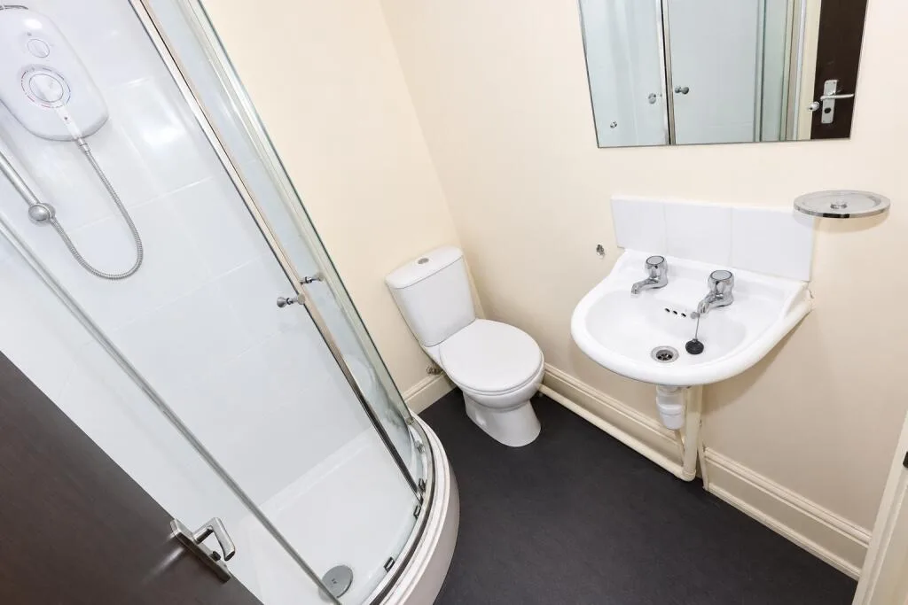 5 bedroom terraced house for rent