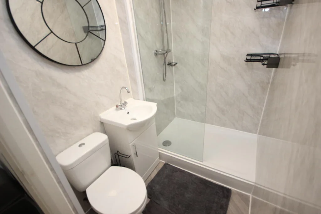 6 bedroom terraced house for rent