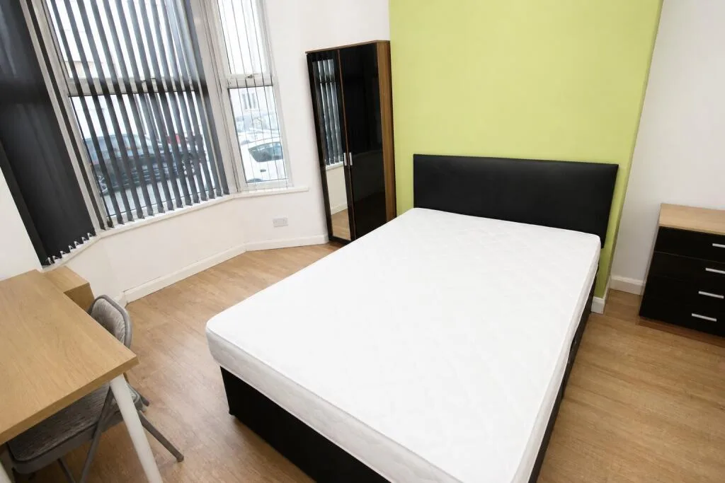 6 bedroom terraced house for rent