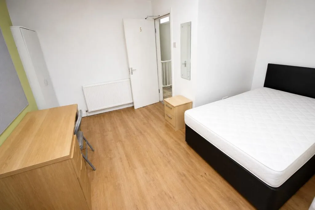 6 bedroom terraced house for rent