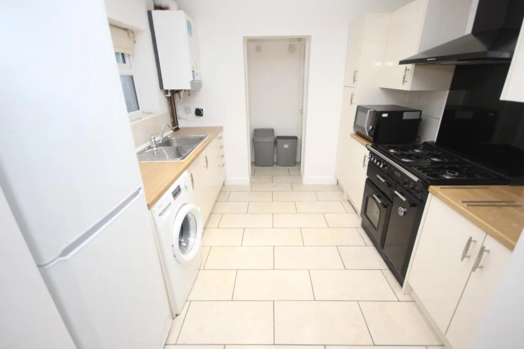 6 bedroom terraced house for rent