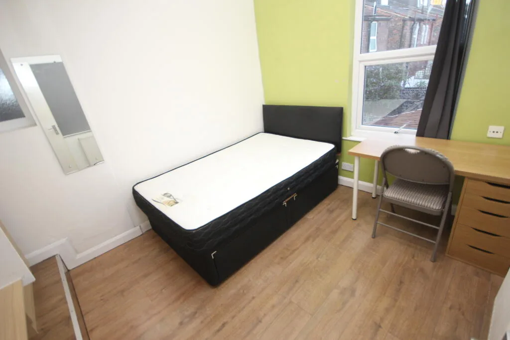 6 bedroom terraced house for rent