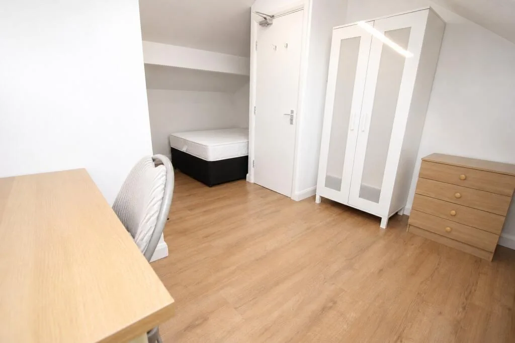 6 bedroom terraced house for rent