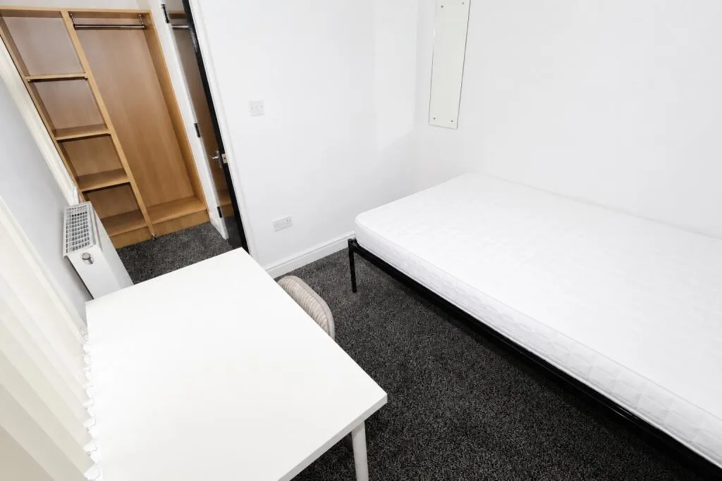 6 bedroom terraced house for rent