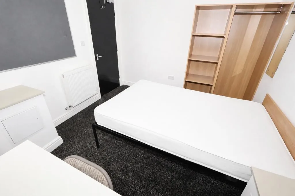 6 bedroom terraced house for rent