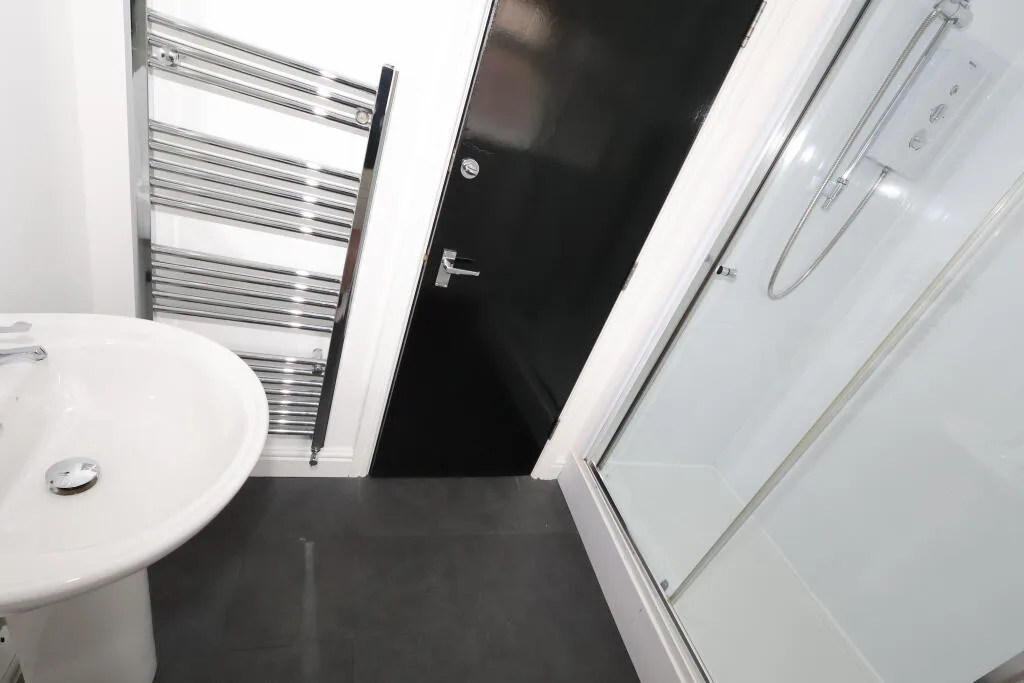 6 bedroom terraced house for rent