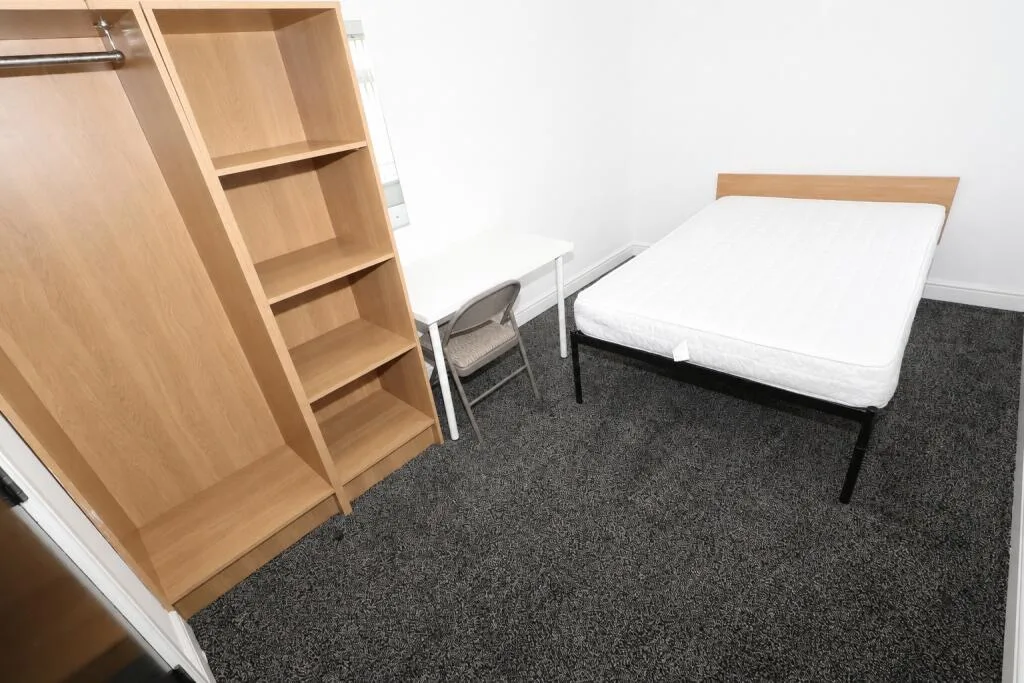 6 bedroom terraced house for rent