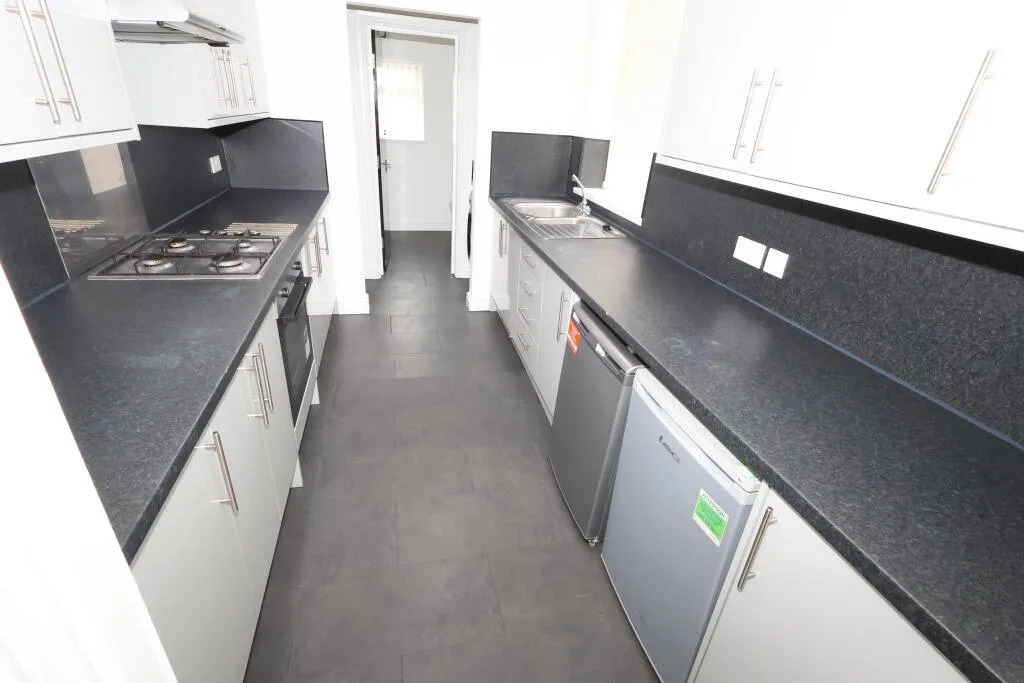 6 bedroom terraced house for rent