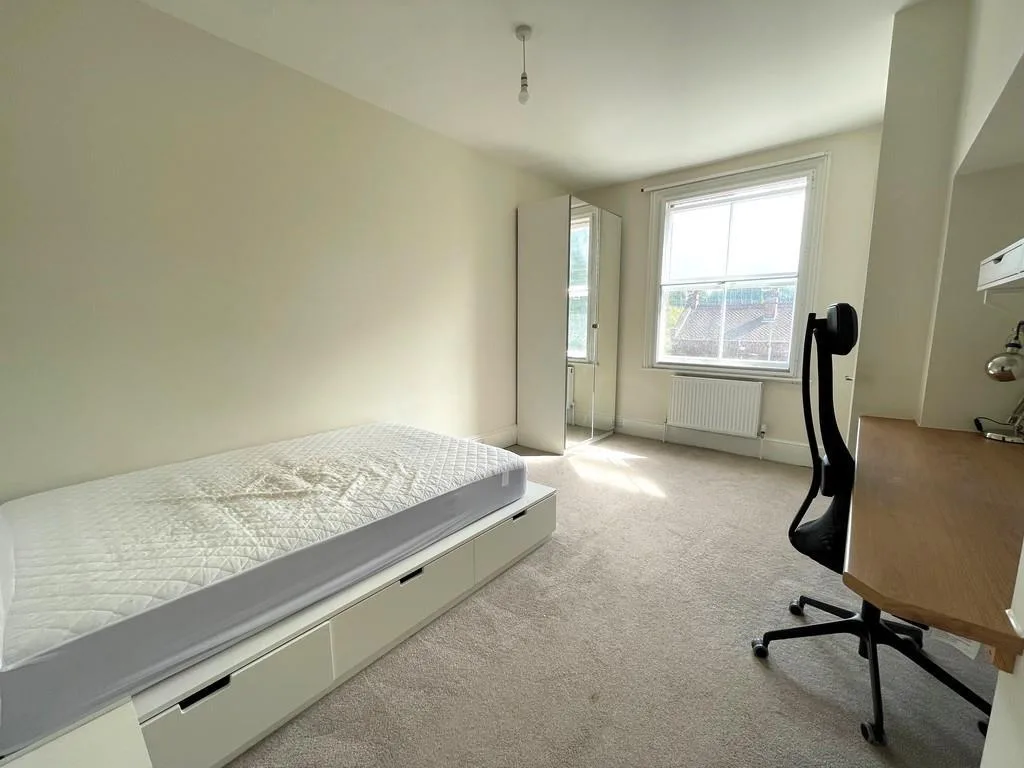 6 bedroom terraced house for rent