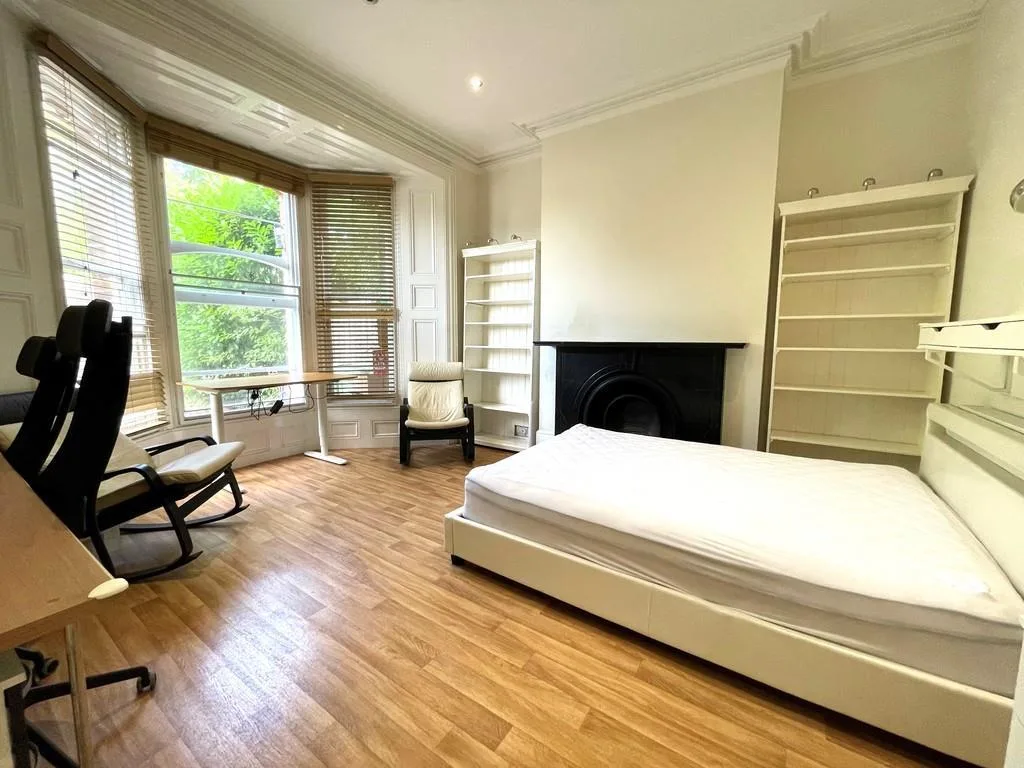 6 bedroom terraced house for rent
