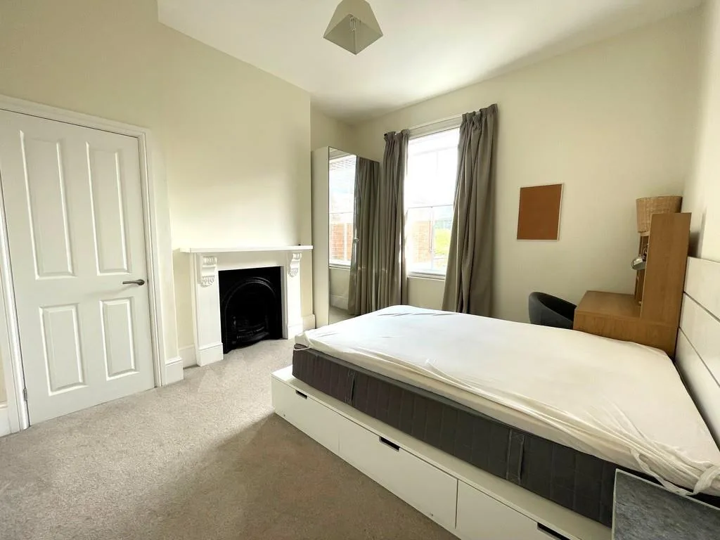 6 bedroom terraced house for rent
