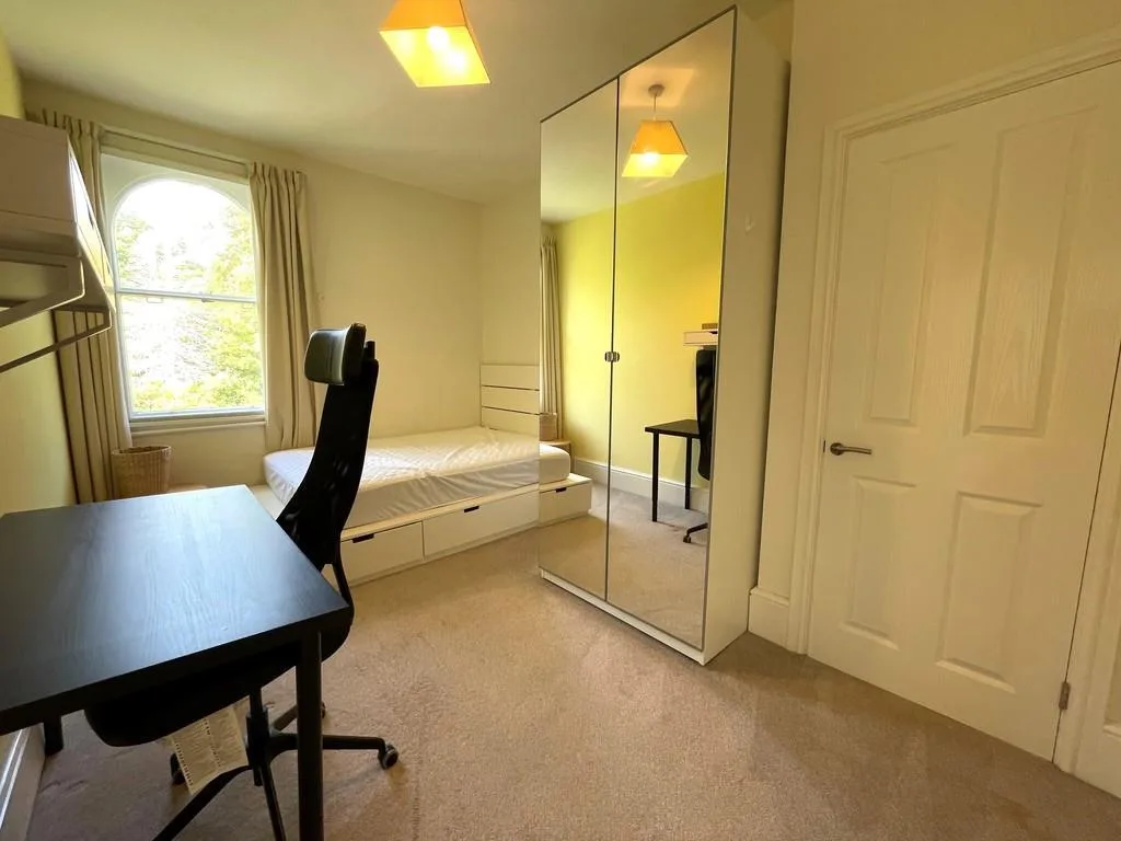 6 bedroom terraced house for rent