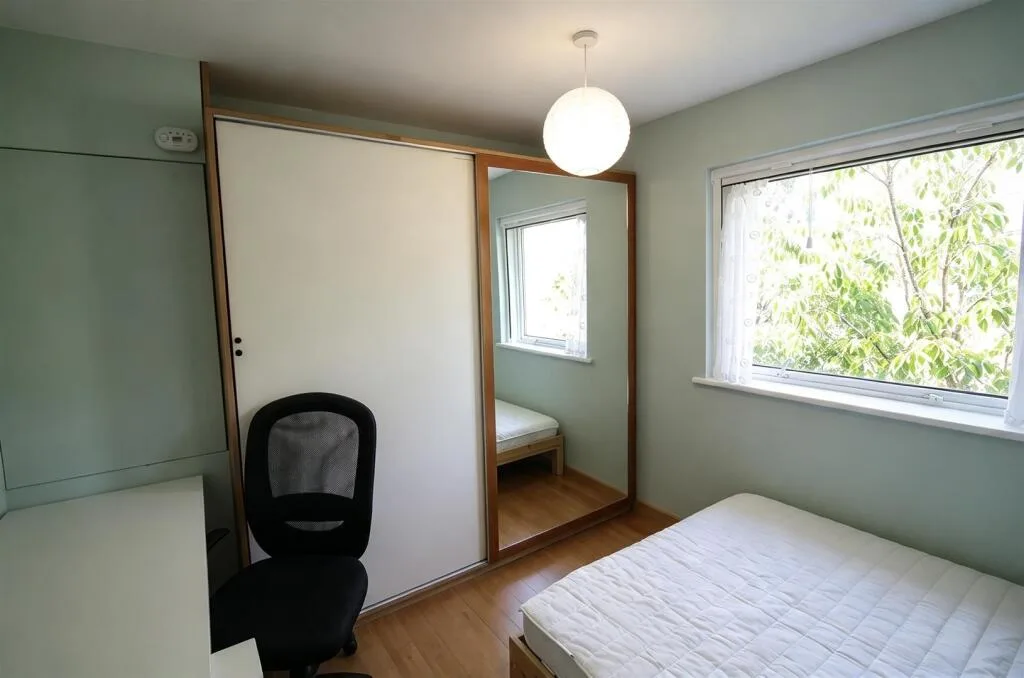 6 bedroom semi-detached house for rent