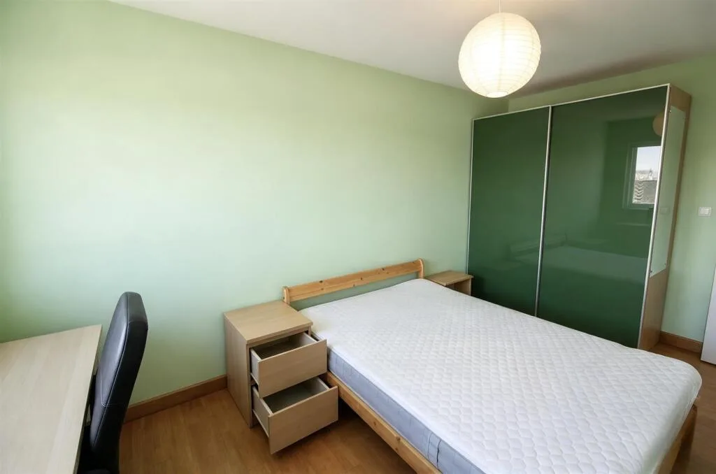 6 bedroom semi-detached house for rent
