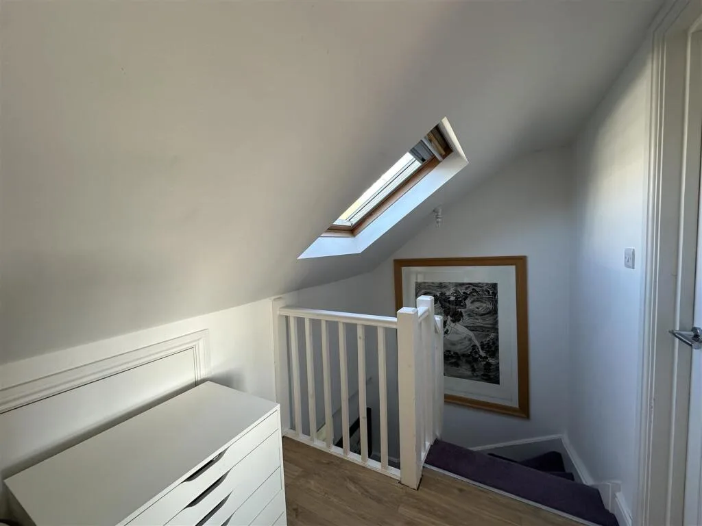 6 bedroom semi-detached house for rent